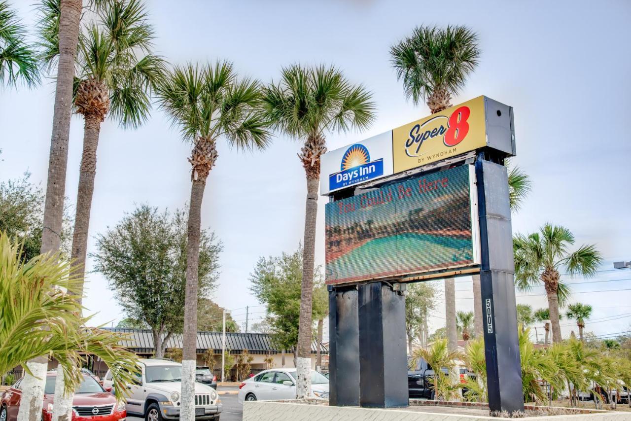 Days Inn By Wyndham St. Petersburg / Tampa Bay Area Пинеллас-Парк Экстерьер фото