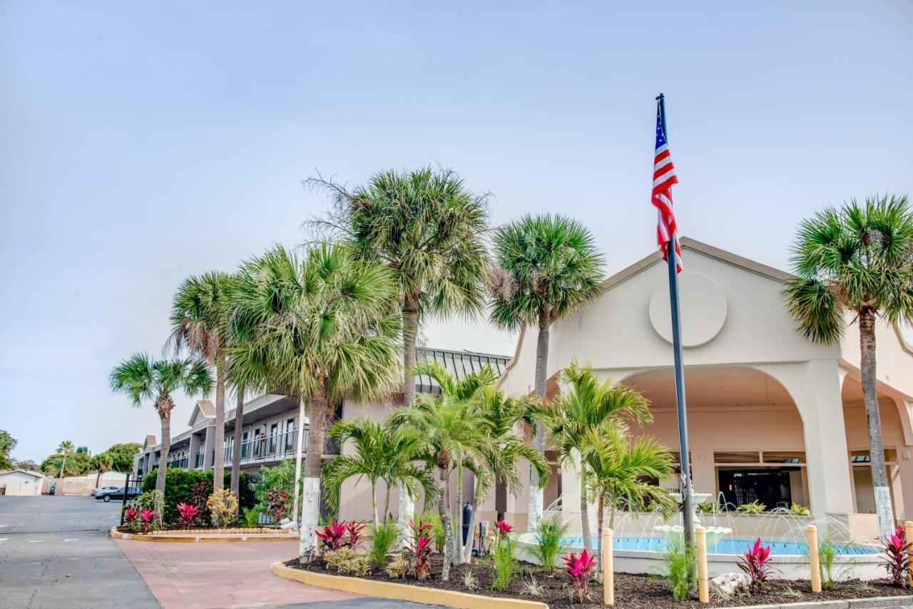 Days Inn By Wyndham St. Petersburg / Tampa Bay Area Пинеллас-Парк Экстерьер фото